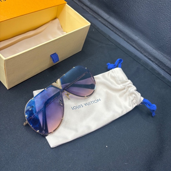 *LAST CHANCE EVERYTHING MUST GO* Louis Vuitton Studded Aviator Sunglasses - Picture 2 of 5